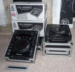2x PIONEER CDJ-1000MK3 & 1x DJM-800 MIXER DJ PACKAGE + PIONEER HDJ 2000 HEADPHONE....1300Euro